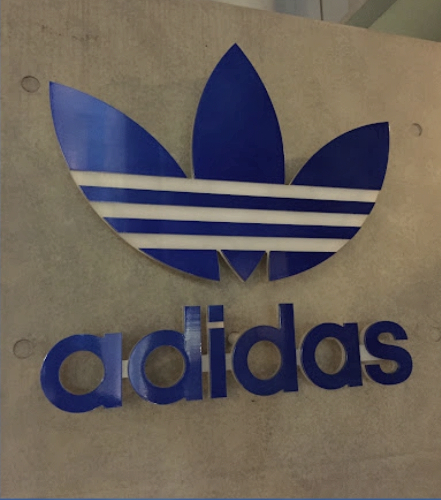 아디다스