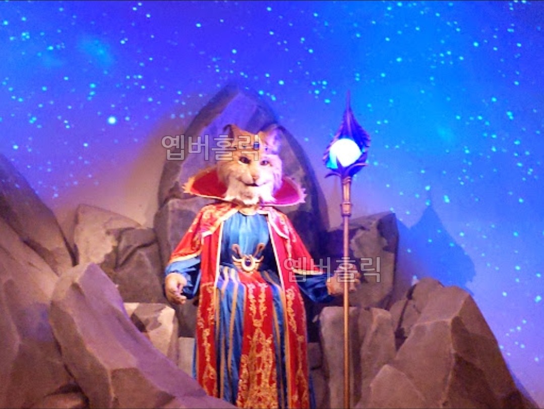 Queen Azdra