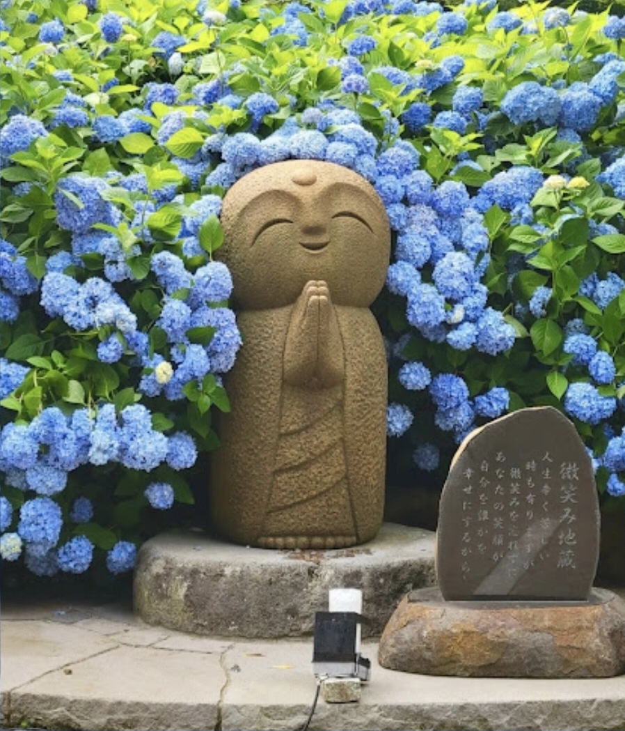 미소짓는 지장보살