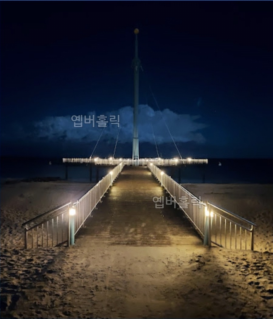 바다로 이어진 빛