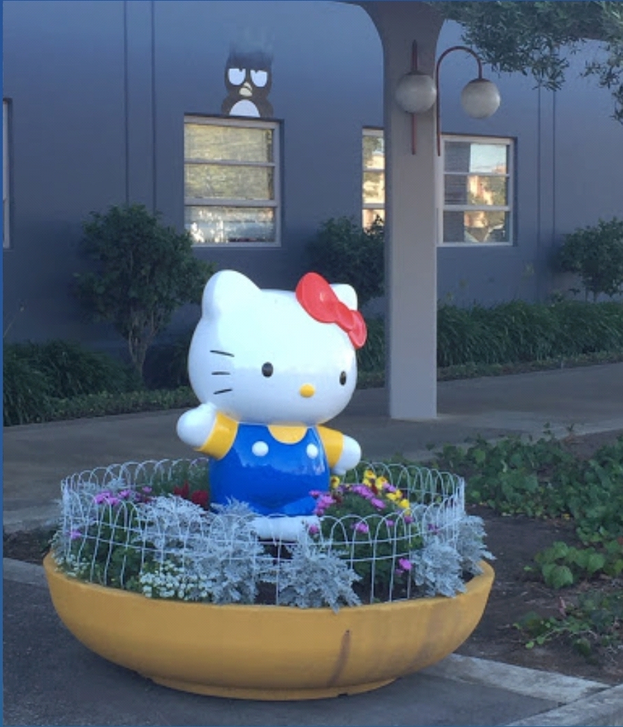 Hello Kitty! Statue
