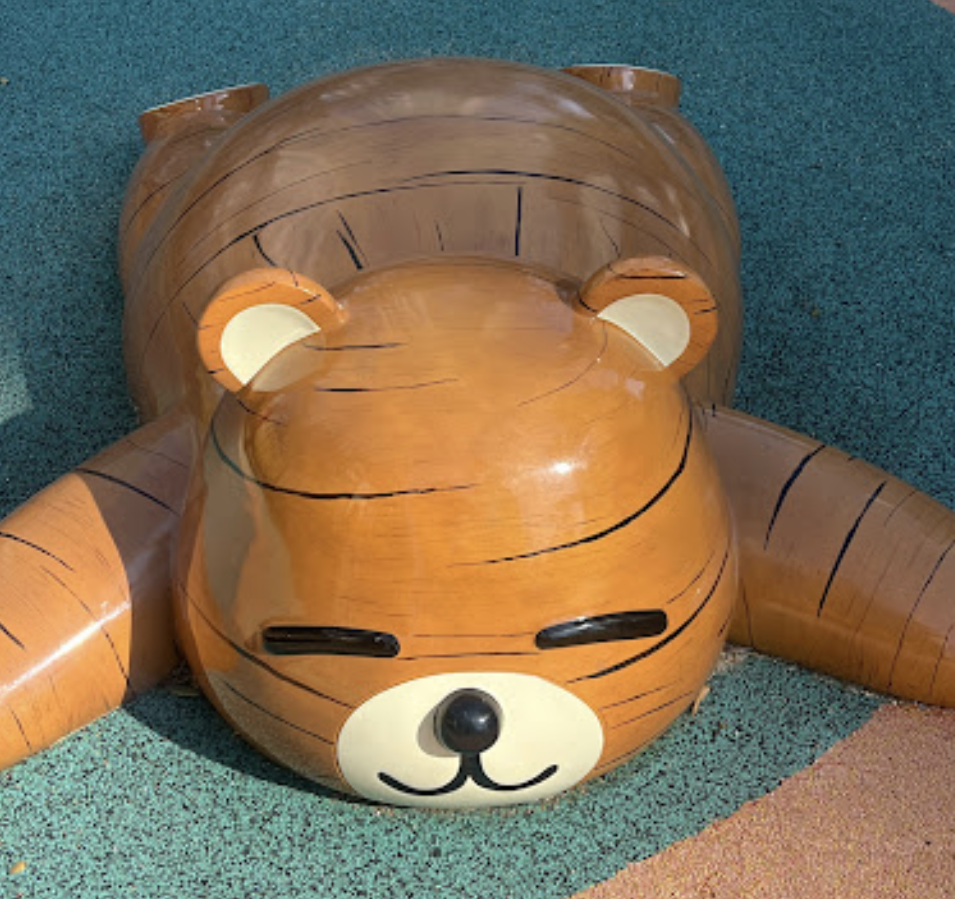 엎드린 아기곰